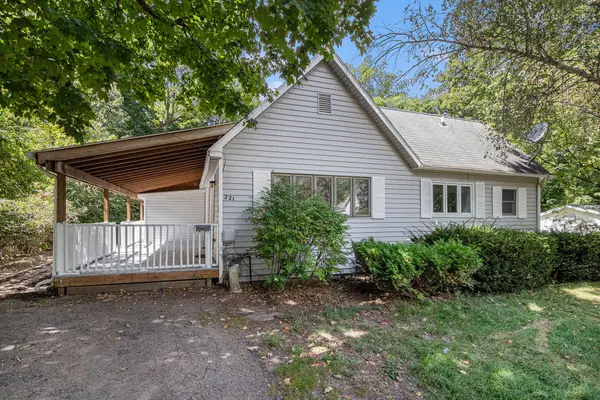 221 N Rowland ST, Cassopolis, MI 49031