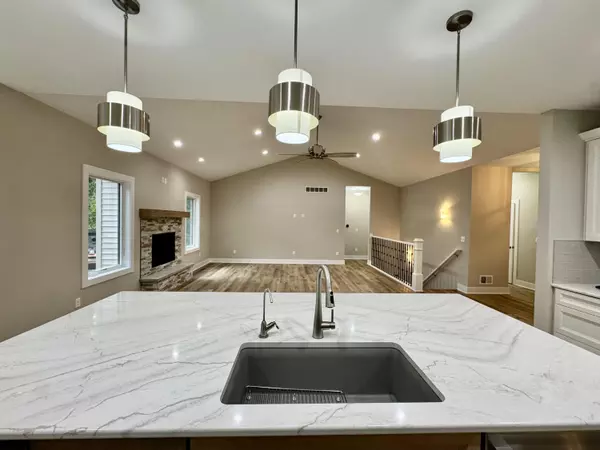 Saline, MI 48176,9004 Charter Oak LN