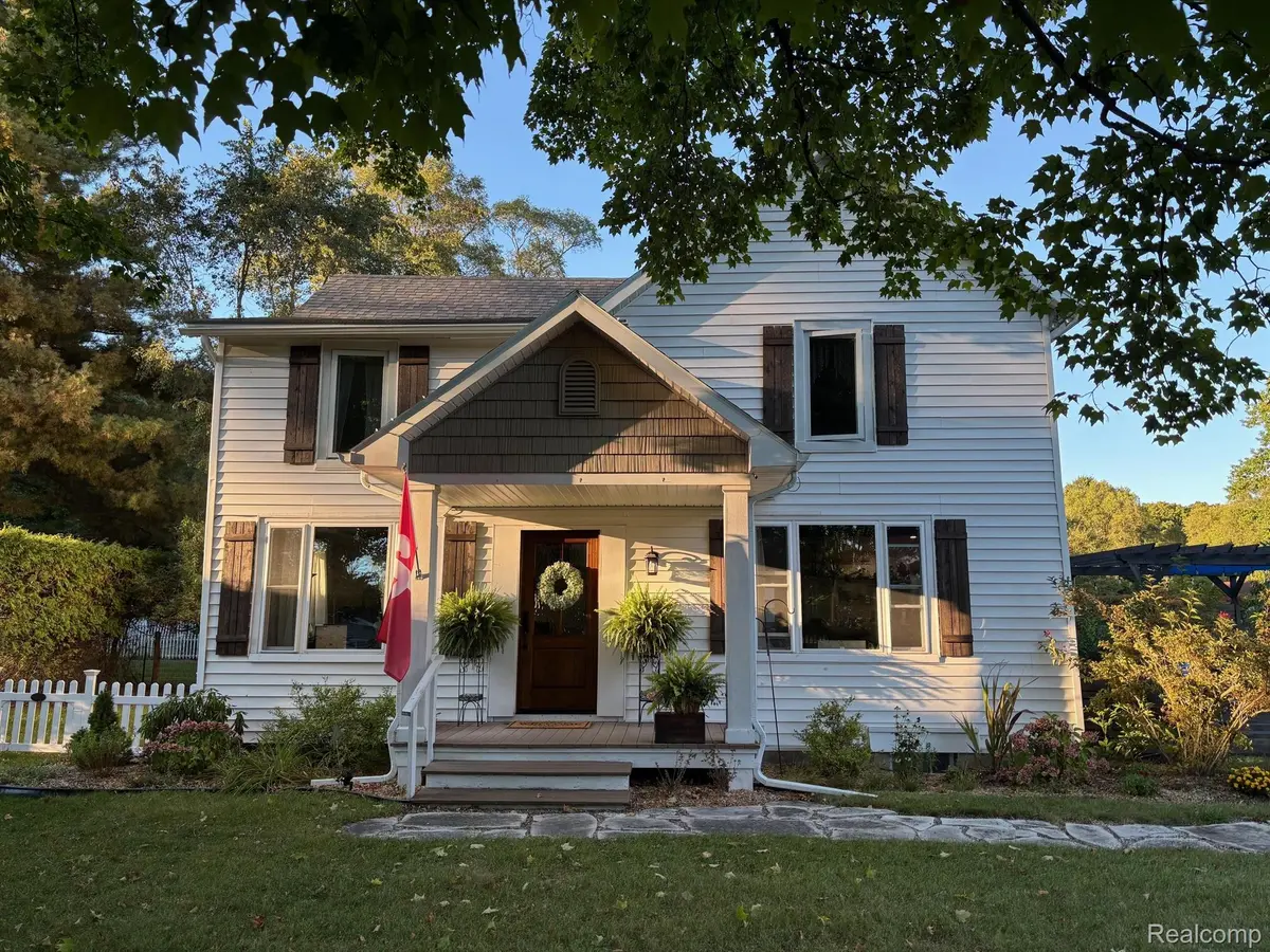 13817   Division ST, Charlevoix, MI 49720