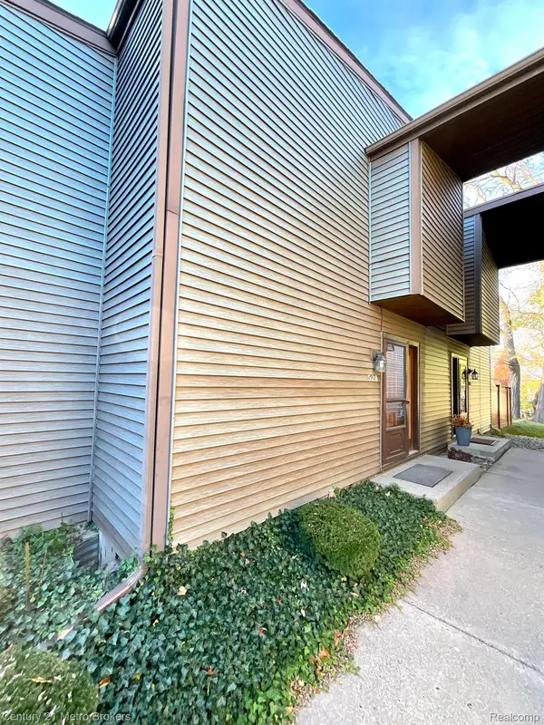 Fenton, MI 48430,528 W ROCKWELL ST