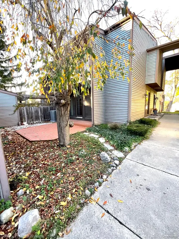 Fenton, MI 48430,528 W ROCKWELL ST