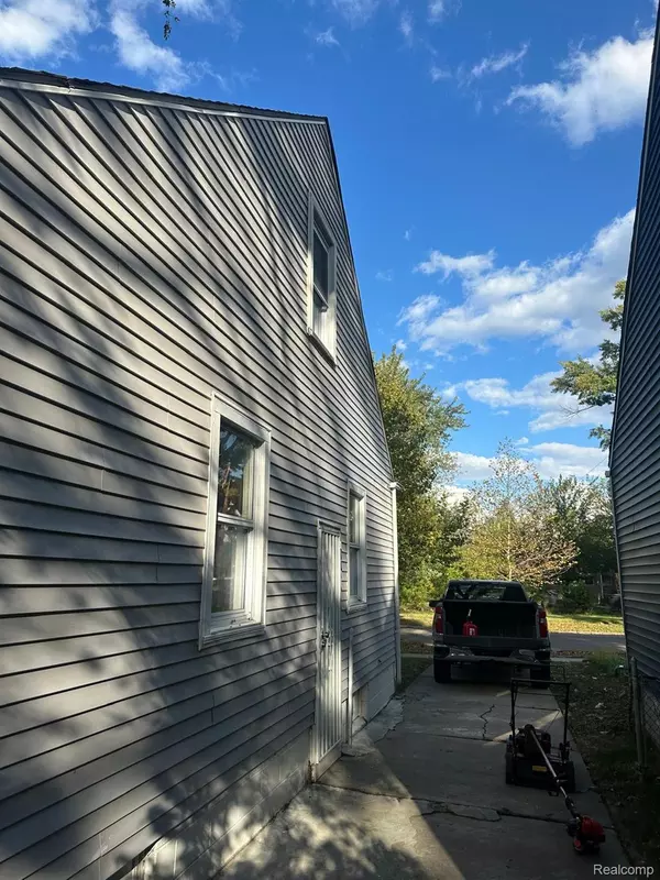 Detroit, MI 48228,7407 Auburn ST