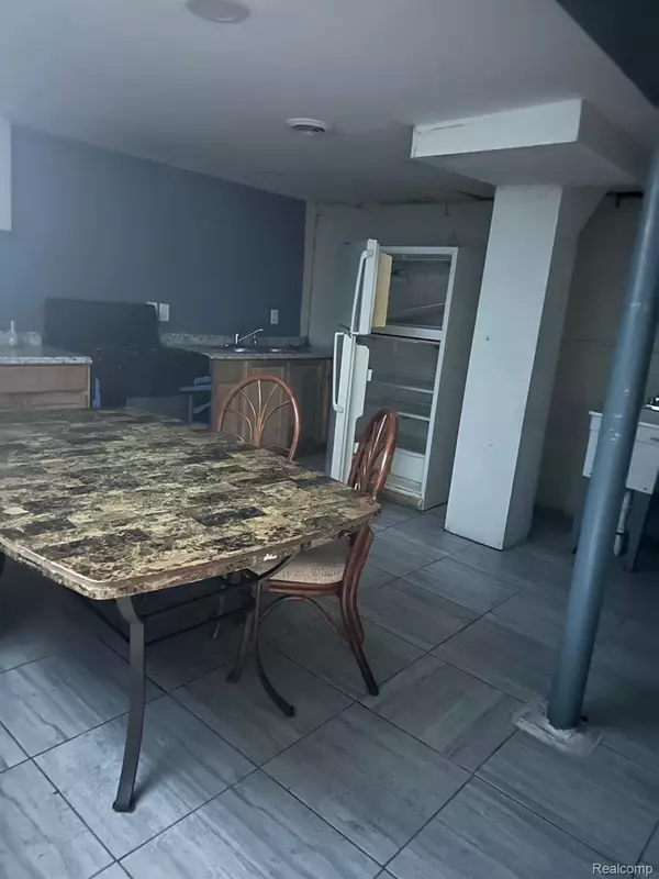 Detroit, MI 48228,7407 Auburn ST