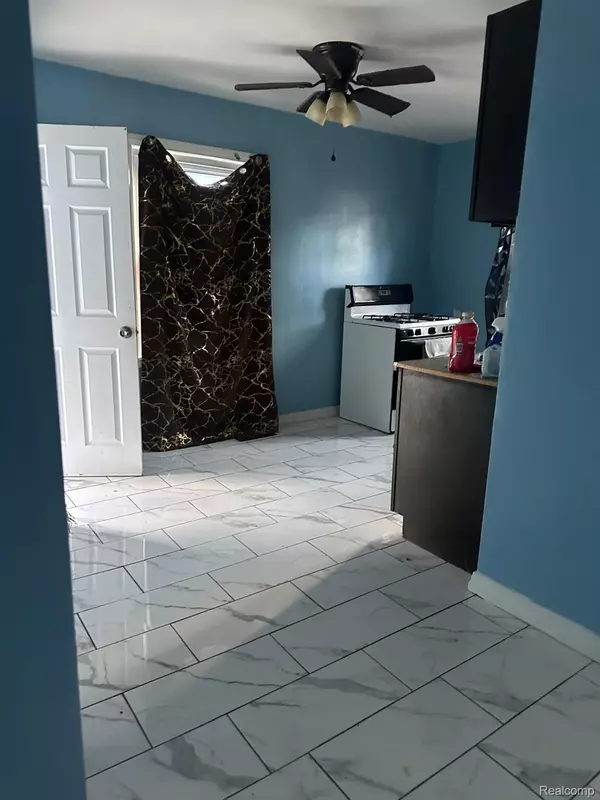 Detroit, MI 48228,7407 Auburn ST