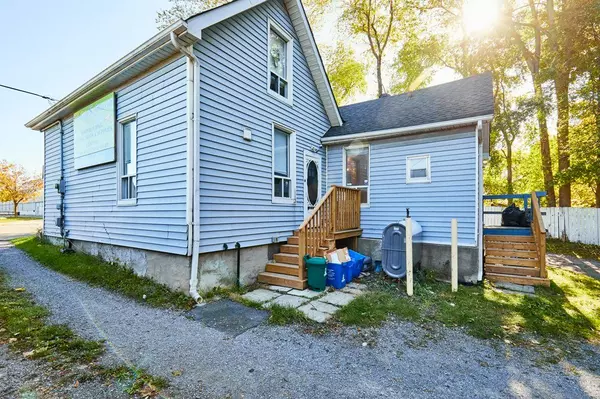 Oshawa, ON L1H 4K2,562 Simcoe ST S