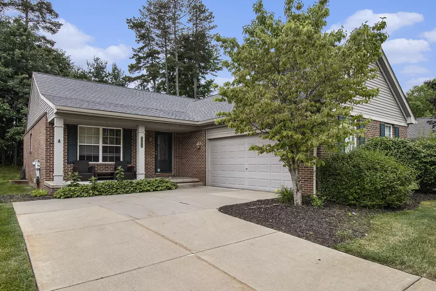 2625 Signature CIR, Pinckney, MI 48169