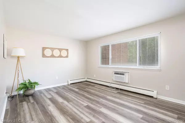 Northville, MI 48167,525 FAIRBROOK ST #106