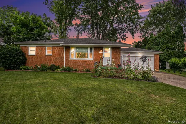 Waterford, MI 48328,1604 ORCHID ST