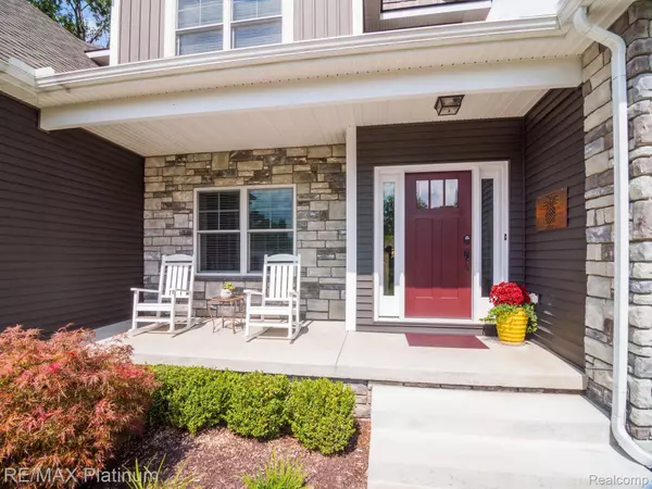 Brighton, MI 48114,9827 SHELTERING OAKS DR