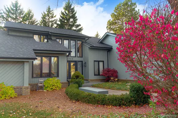 Rochester Hills, MI 48306,3735 SUMMIT RIDGE DR