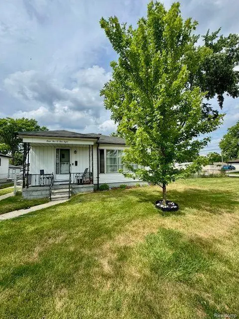 35018 GLOVER ST, Wayne, MI 48184