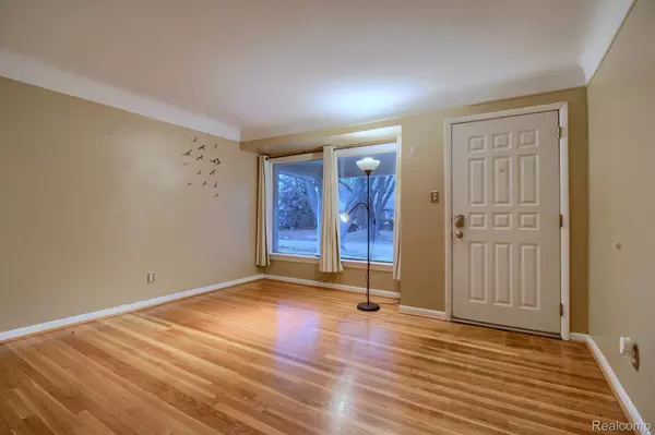 Allen Park, MI 48101,9884 HUBERT AVE