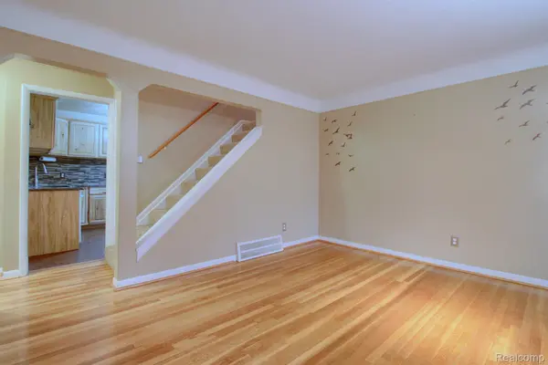 Allen Park, MI 48101,9884 HUBERT AVE