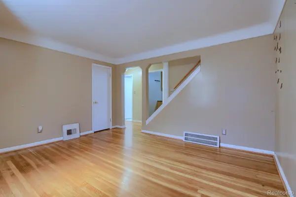 Allen Park, MI 48101,9884 HUBERT AVE