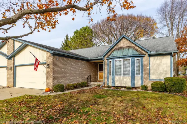 Macomb, MI 48042,23135 PINETREE CIR #16