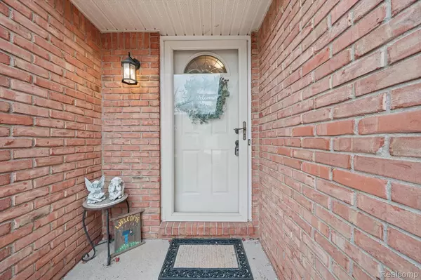 Belleville, MI 48111,8770 Hardwood DR