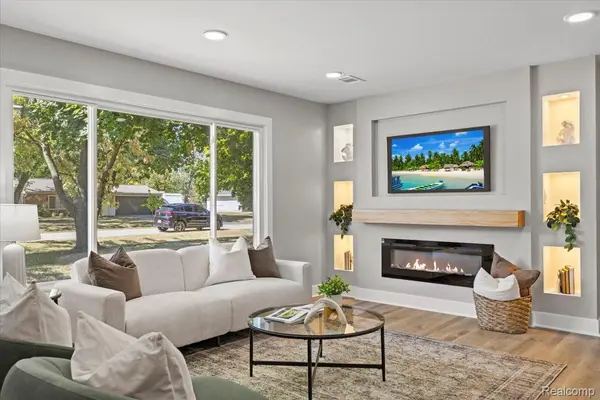 Clarkston, MI 48346,5698 Everest DR