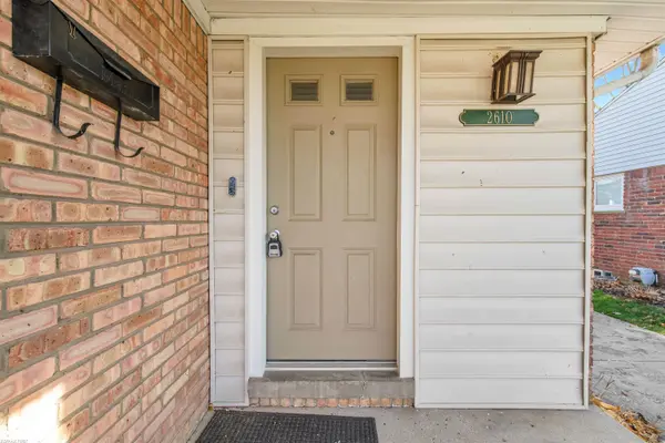 Royal Oak, MI 48073,2610 Woodland AVE