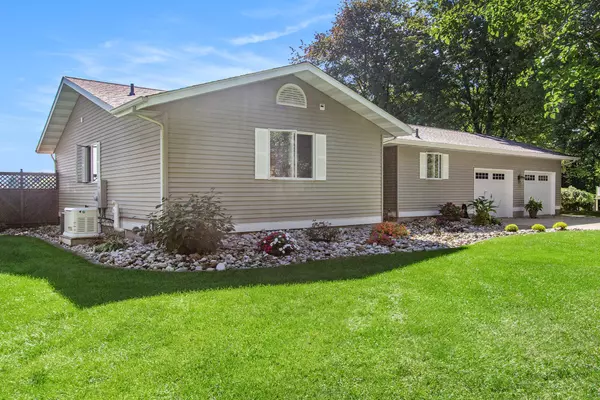 2747 Lakeshore RD, Twin Lake, MI 49457