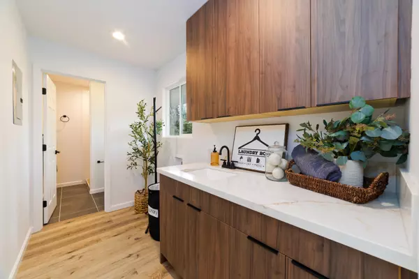 Pahoa, HI 96778,16-2071 KUHIO DR