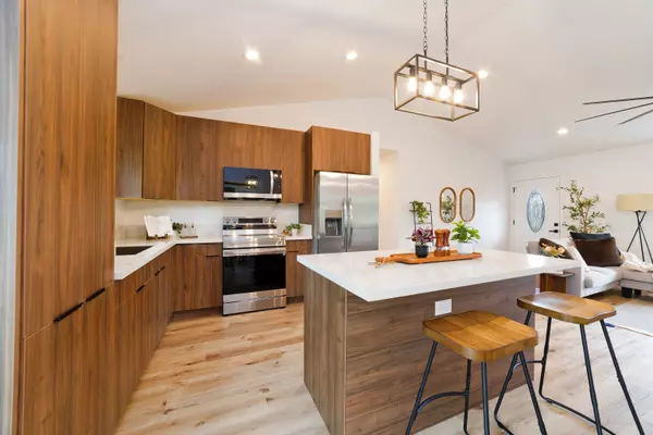 Pahoa, HI 96778,16-2071 KUHIO DR