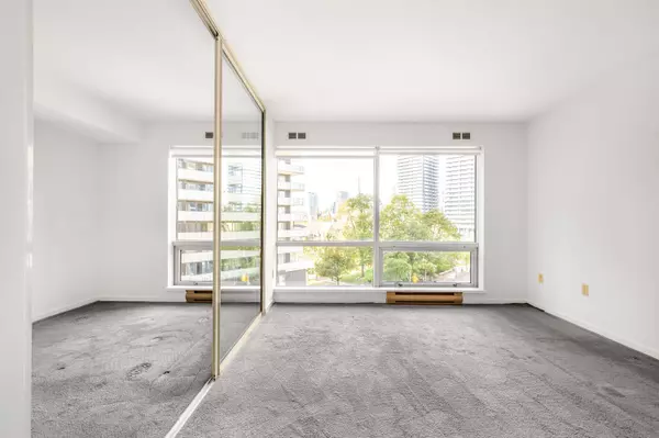 Toronto C01, ON M5S 3A6,1001 Bay ST #716