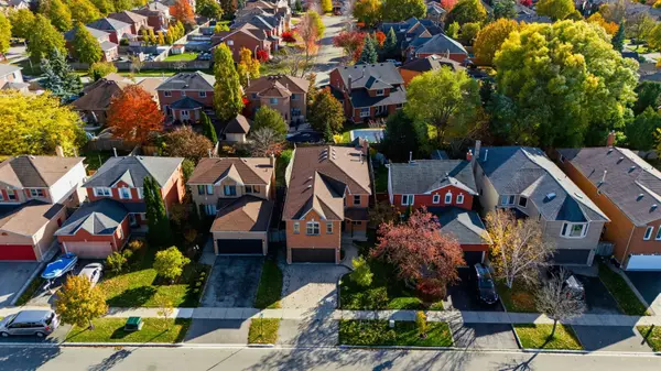 Whitby, ON L1R 2A1,49 Rolling Acres DR