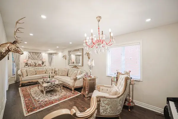 Newmarket, ON L3X 1Z3,150 Widdifield AVE