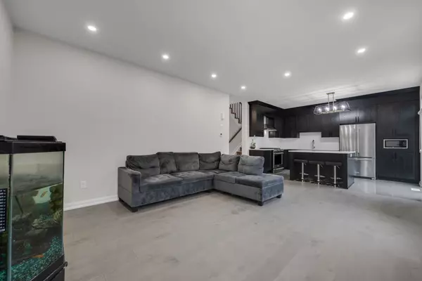 Barrhaven, ON K2J 0K6,179 Point Prim CRES