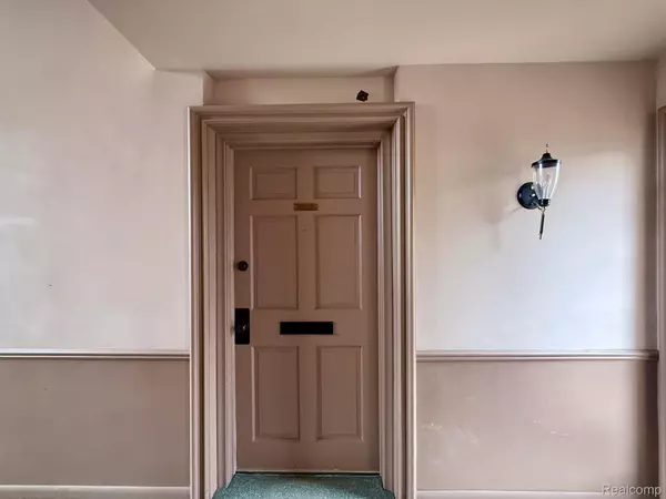 Harper Woods, MI 48225,19711 FLEETWOOD DR