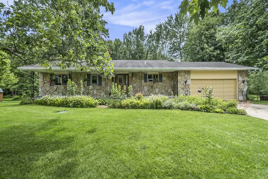 1150 Wild Cherry DR, Williamston, MI 48895