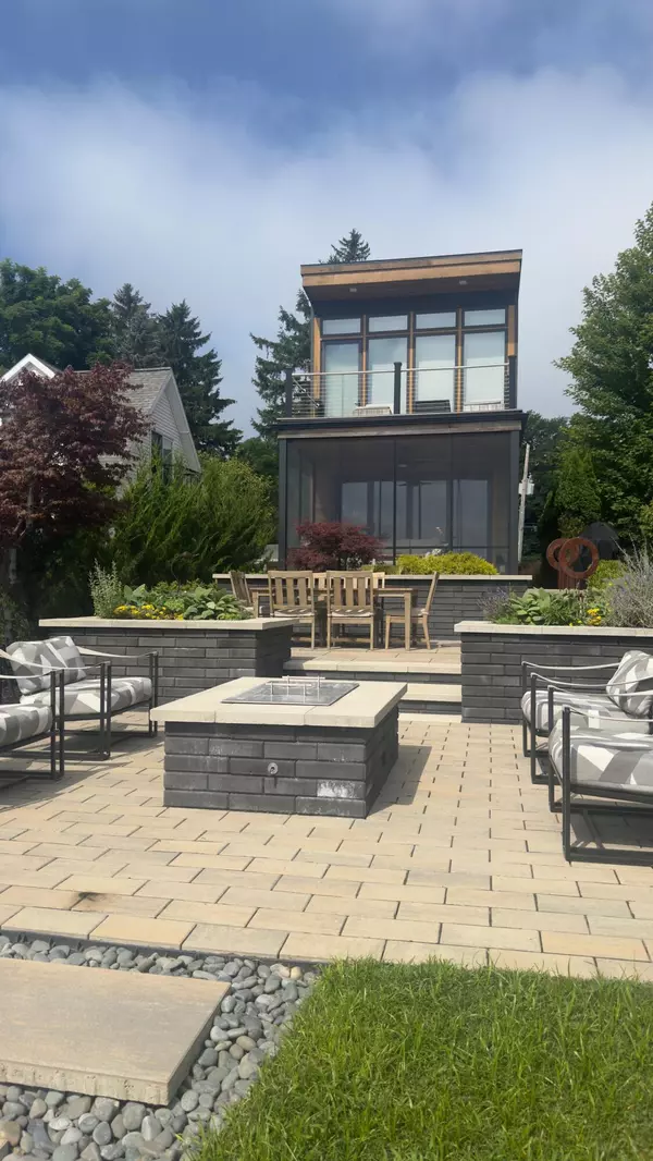 Douglas, MI 49406,357 Ferry ST