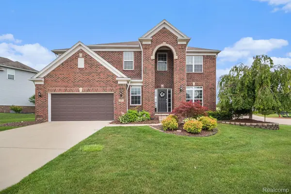 South Lyon, MI 48178,24469 PADSTONE DR