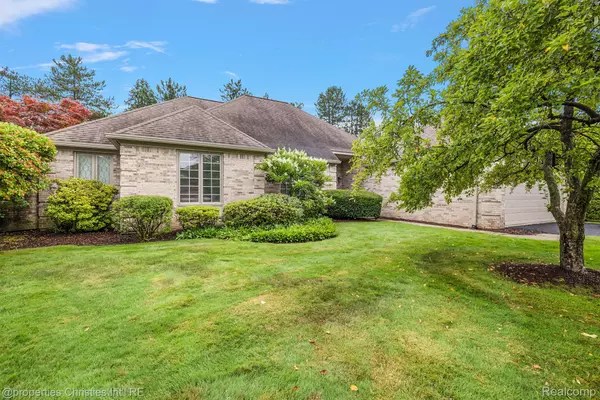 Beverly Hills, MI 48025,22145 ORCHARD WAY