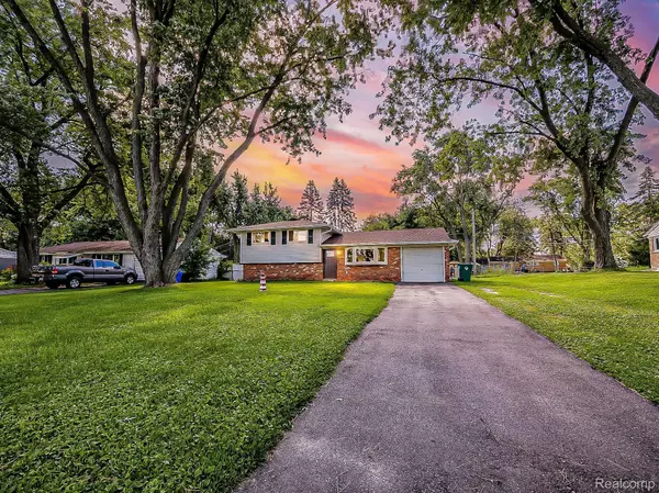 Walled Lake, MI 48390,2330 N PONTIAC TRL