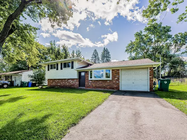 Walled Lake, MI 48390,2330 N PONTIAC TRL