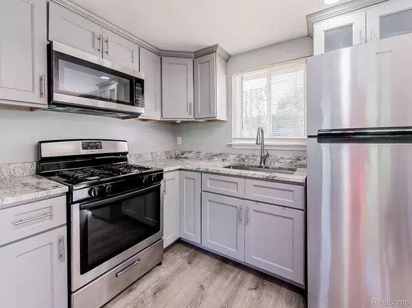 Walled Lake, MI 48390,2330 N PONTIAC TRL