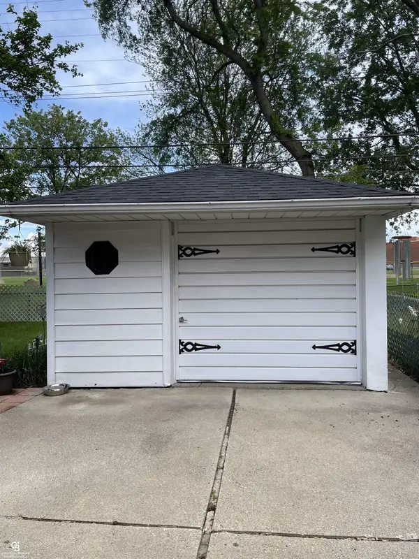 Harper Woods, MI 48225,19195 Woodmont