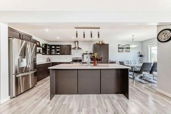 Chestermere, AB T1X 0B5,172 SPRINGMERE GRV