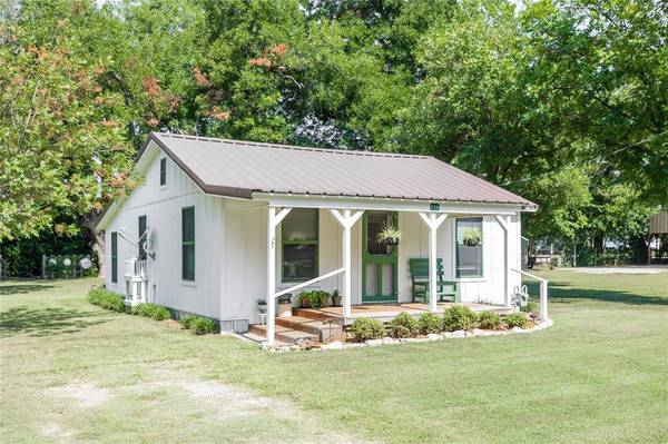 424 N Burleson Avenue, De Leon, TX 76444