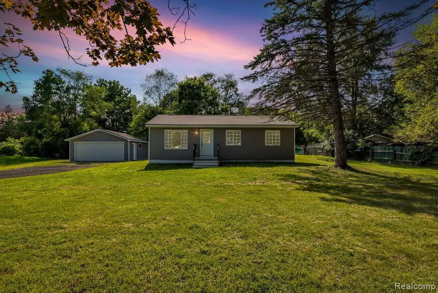 5055 MACK RD, Howell, MI 48855