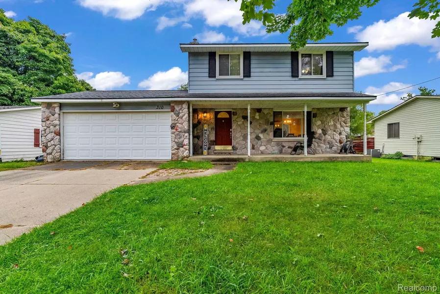 310 AIRPORT DR, Holly, MI 48442