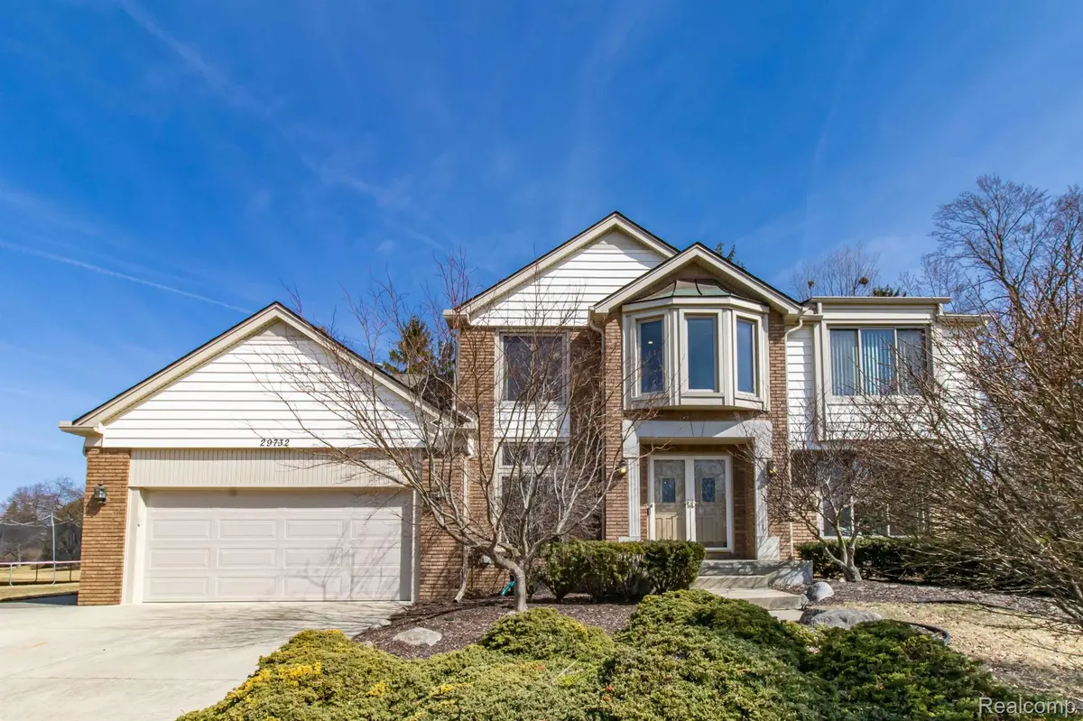 Farmington Hills, MI 48331,29732 Essex Ct