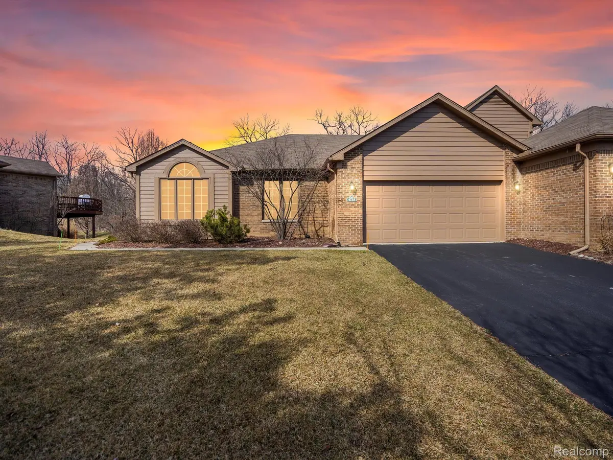 4738 MULBERRY WOODS CIR, Ann Arbor Twp, MI 48105