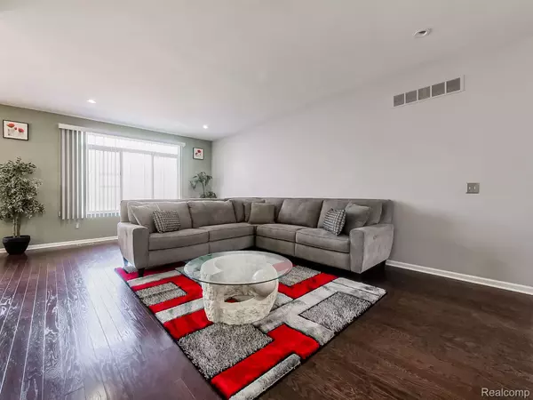 Warren, MI 48092,29437 WOODPARK CIR