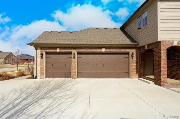 Utica, MI 48316,54678 BLACK HILLS LN