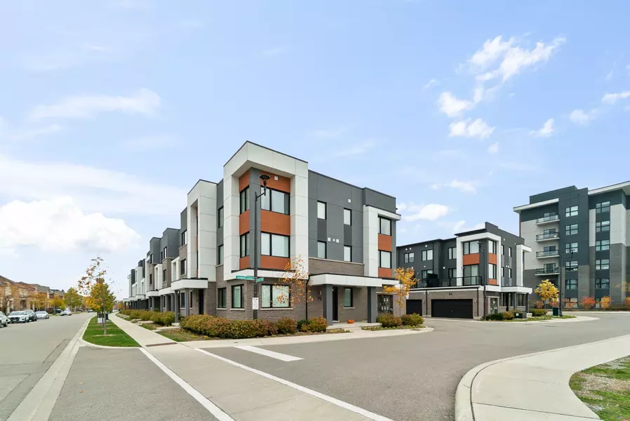 70 Huguenot RD, Oakville, ON L6H 0X4