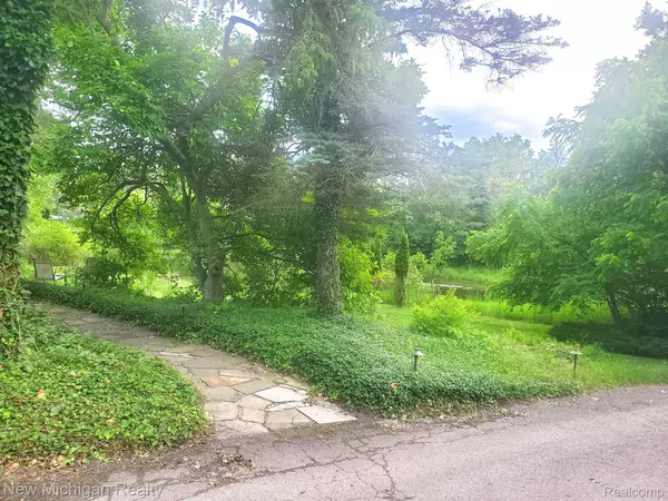 West Bloomfield, MI 48322,5535 WILLOW VALLEY DR