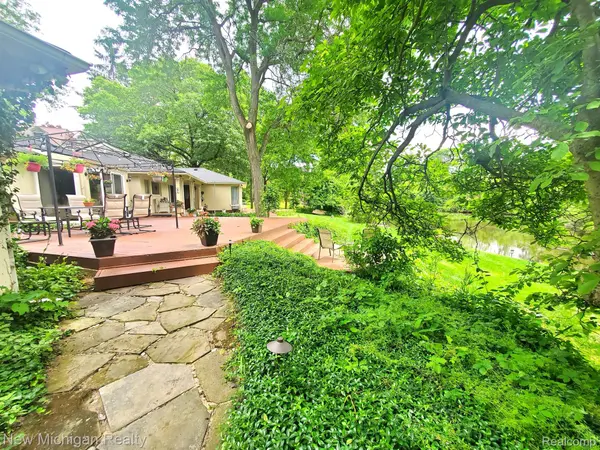 West Bloomfield, MI 48322,5535 WILLOW VALLEY DR