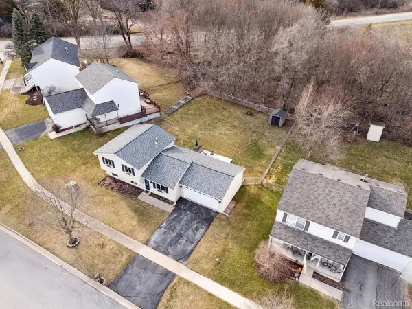 Pinckney, MI 48169,77 Coyote CT